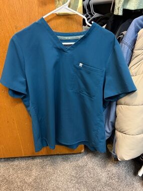 Fabletics Women’s Teal V-Neck Short Sleeve Shirt with Chest Pocket